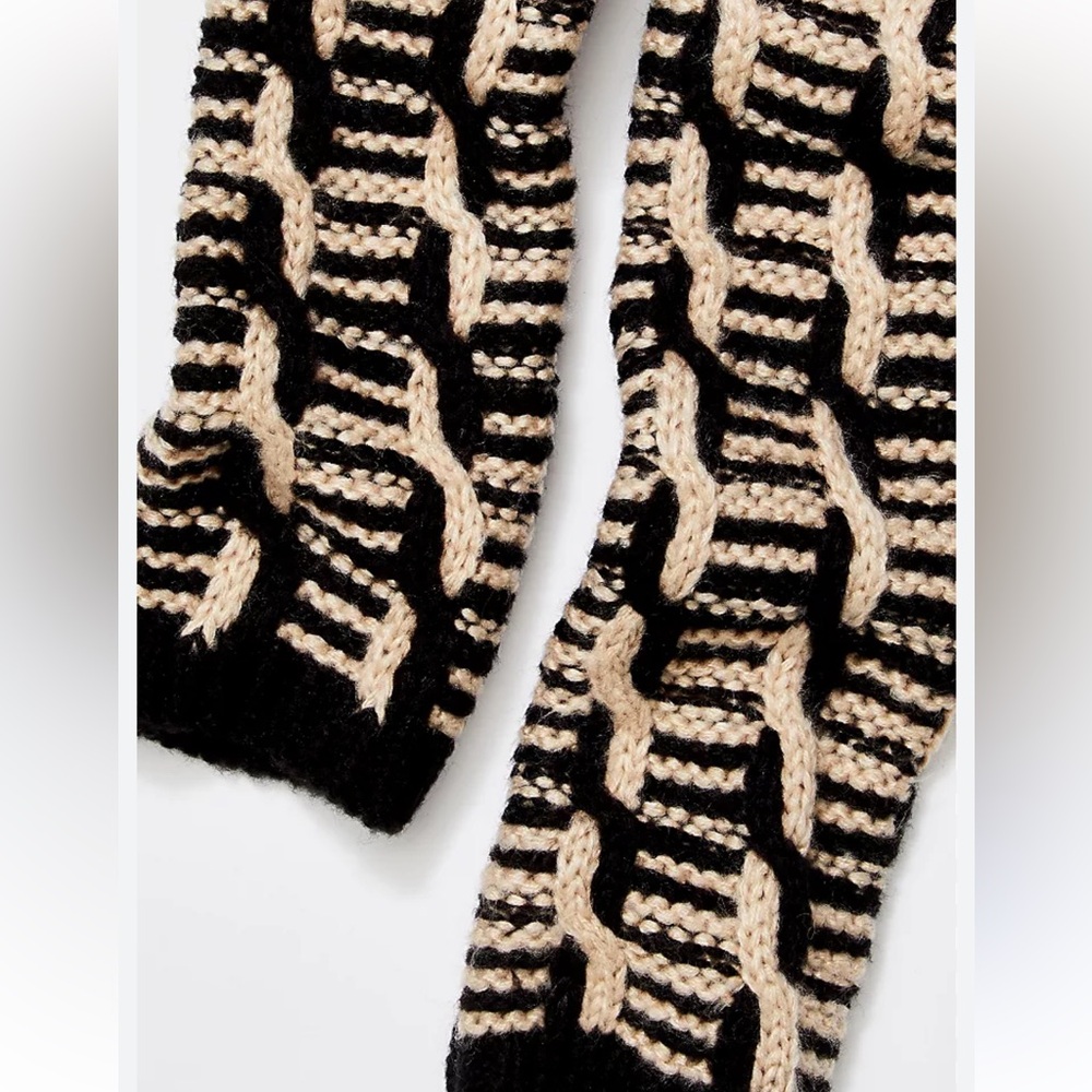 8018. Free People Mariella Cable Knit Arm Warmers - Picture 3 of 5